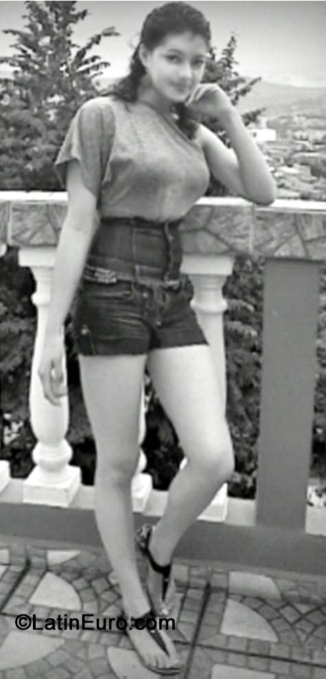 Date this good-looking Honduras girl Sara from Tegucigalpa HN1390