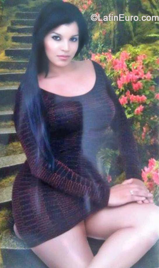 Date this lovely Dominican Republic girl Nayelin from Santiago DO19884
