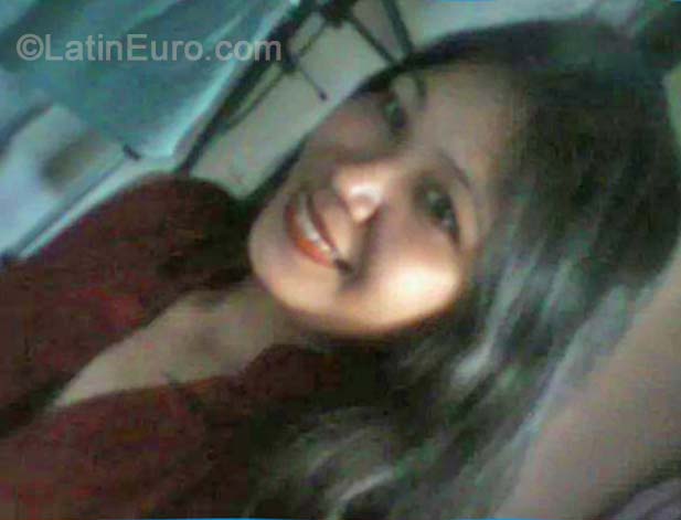 Date this passionate Philippines girl Monena from Manila PH667