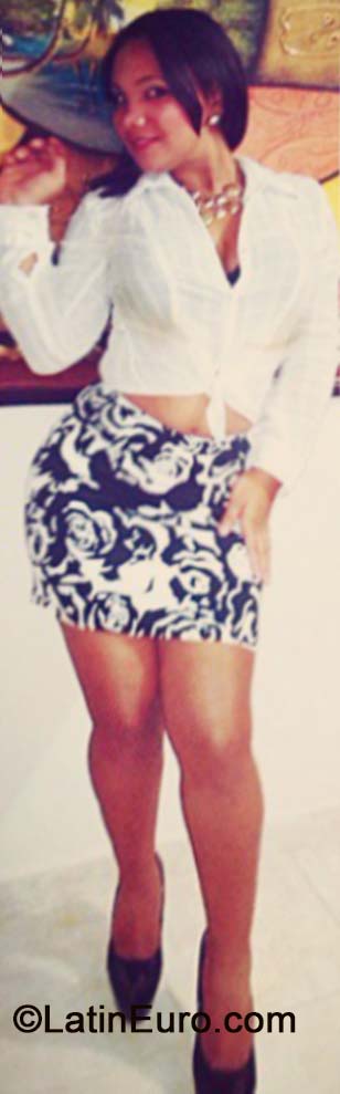 Date this foxy Dominican Republic girl Johanny from Santiago DO19825