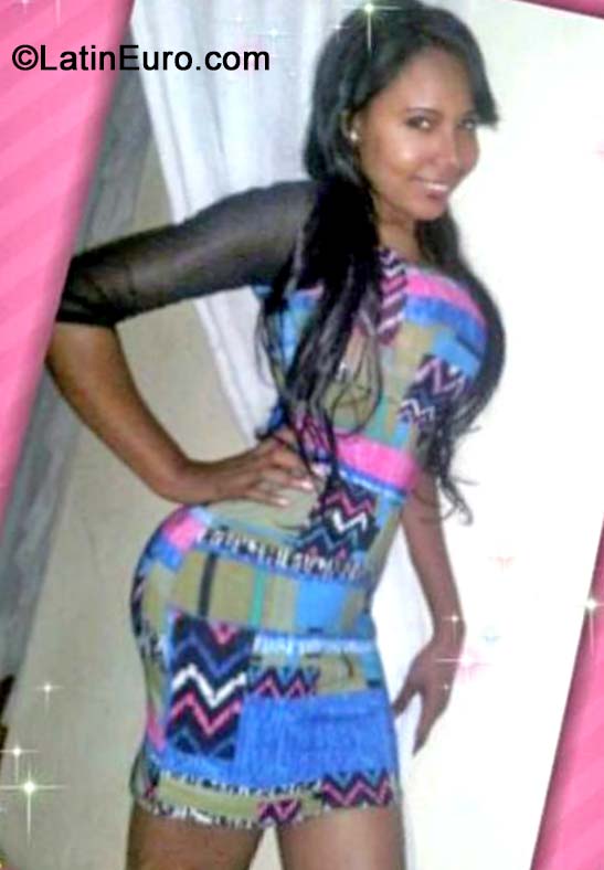 Date this voluptuous Dominican Republic girl Carol from San Cristobal DO19835