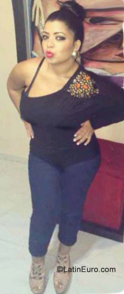 Date this happy Dominican Republic girl Franchescia from Santo Domingo DO19837