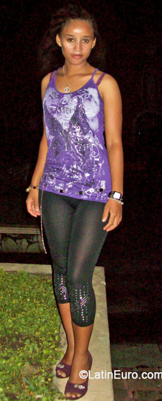 Date this happy Dominican Republic girl Carmen8519 from Santo Domingo DO19895