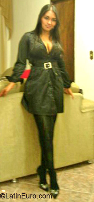 Date this good-looking Brazil girl Fernanda from Belo Horizonte BR8977