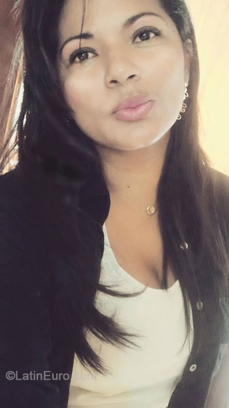 Date this delightful Brazil girl Cintia from Belem BR8987