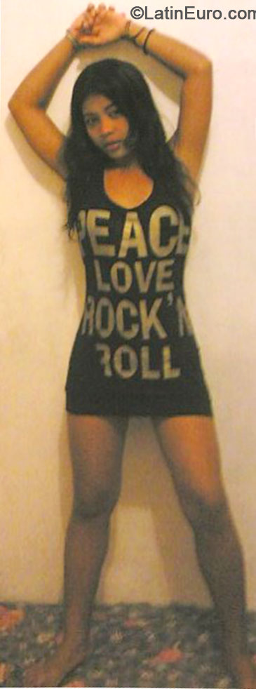 Date this sensual Philippines girl Mira from Cebu City PH692