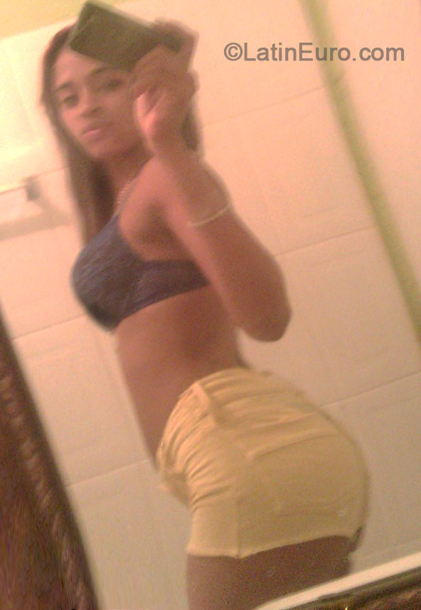 Date this hard body Dominican Republic girl Paola from Santigo DO20014
