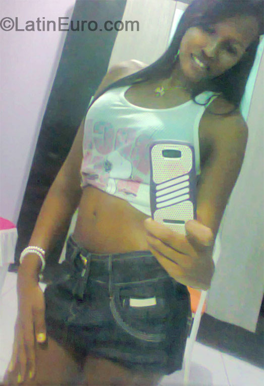 Date this charming Brazil girl Valleria from Palmas BR9018