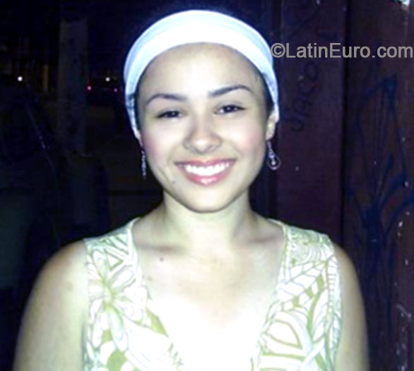 Date this happy Brazil girl Danielle from Rio De Janeiro BR9019