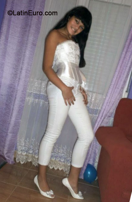 Date this sensual Brazil girl Hillary from Castanhal BR9022