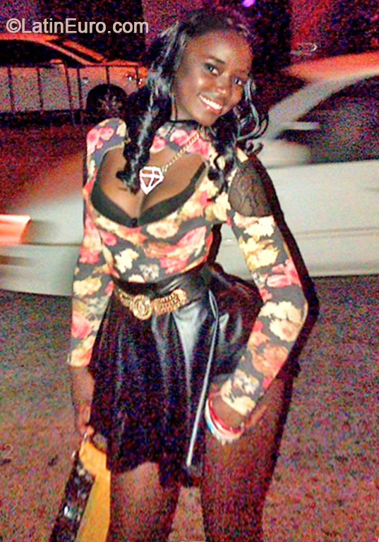 Date this nice looking Jamaica girl Jessica from Mandeville JM2146