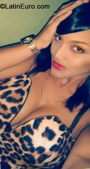 Date this hot Dominican Republic girl Yuli from Santo Domingo DO20070