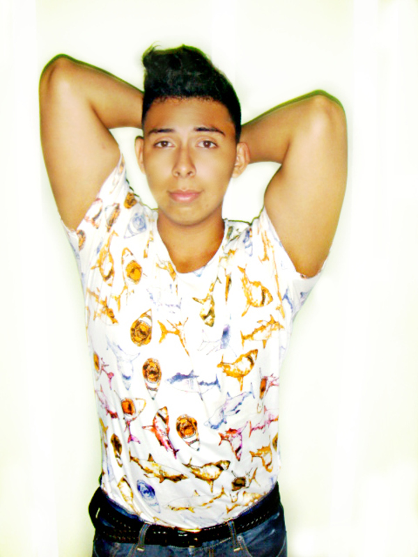 Date this young Honduras man Eduardo Knowles from Puerto Cortes HN1227