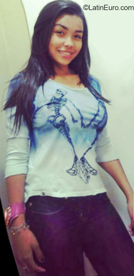 Date this delightful Brazil girl Isabella from Santos BR9087