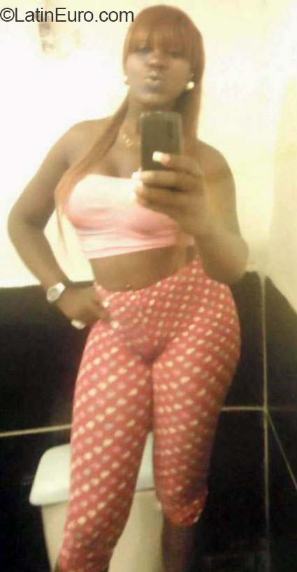 Date this nice looking Dominican Republic girl Ana dilia from Santo Domingo DO22996