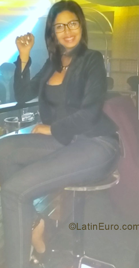 Date this good-looking Dominican Republic girl Genesis from Santiago De Los Caballeros DO20594