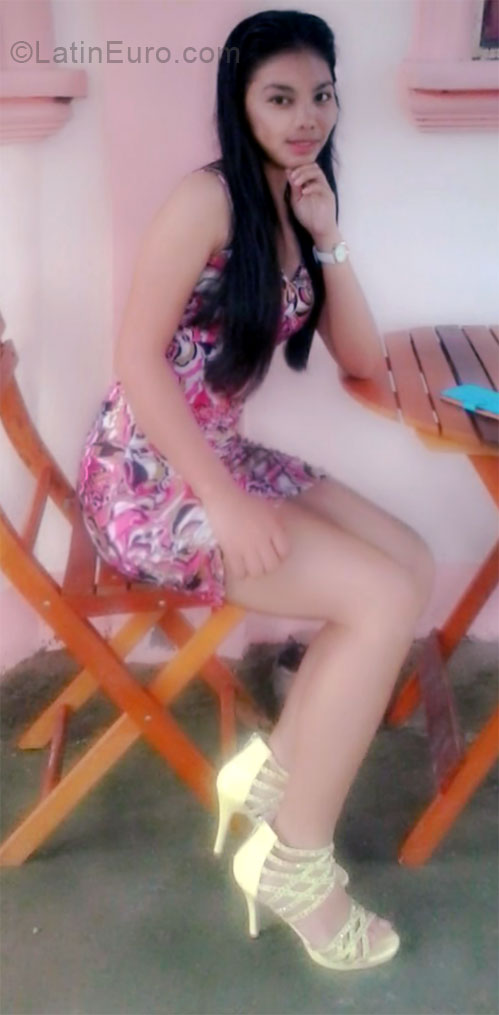 Date this hot Philippines girl Adelin from Manila PH736