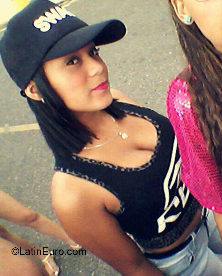 Date this attractive Dominican Republic girl Claribel from Santiago DO20789