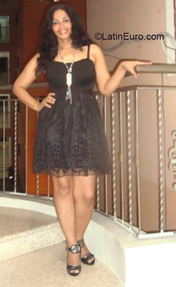 Date this foxy Dominican Republic girl Mila from santo domingo DO20824