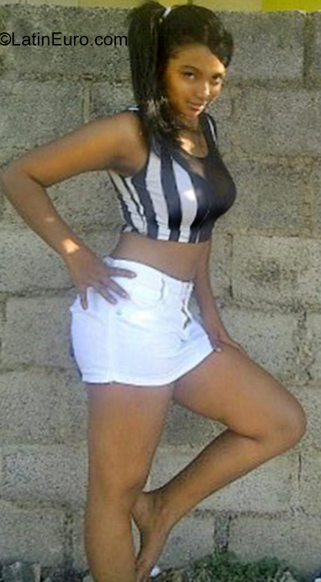 Date this athletic Dominican Republic girl Elisandra from Santo Domingo DO20875