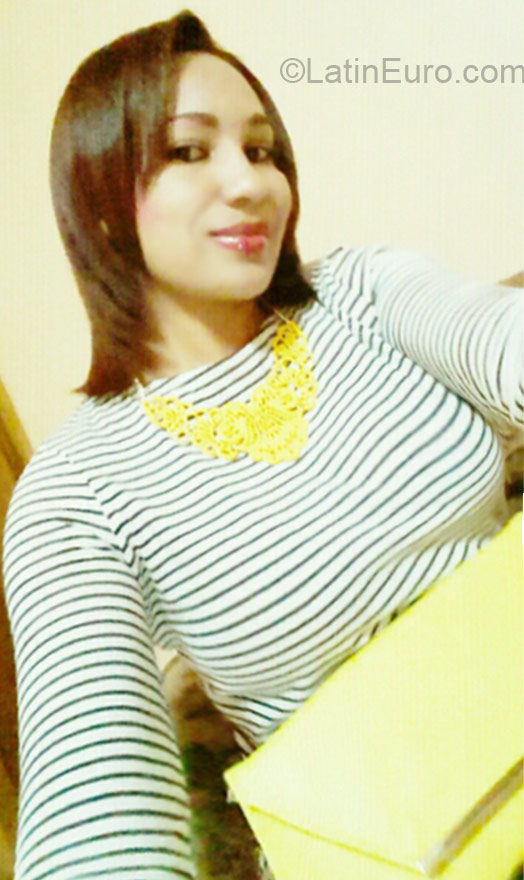 Date this hot Honduras girl Alina from La Ceiba HN1393