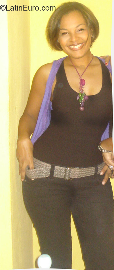 Date this fun Dominican Republic girl Lorena from Santo Domingo DO20901