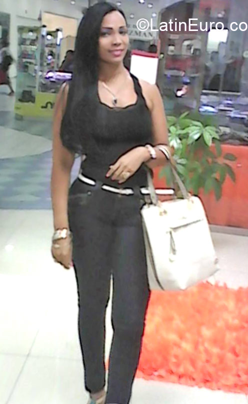Date this lovely Dominican Republic girl Estefania from Santo Domingo DO20968