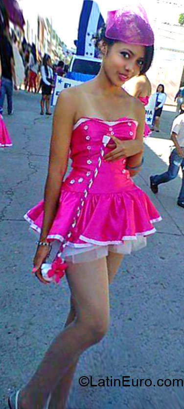 Date this georgeous Honduras girl Heydie from Lapaz HN1408