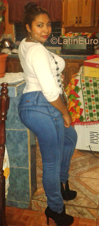 Date this exotic Honduras girl Diano from La Ceiba HN1411