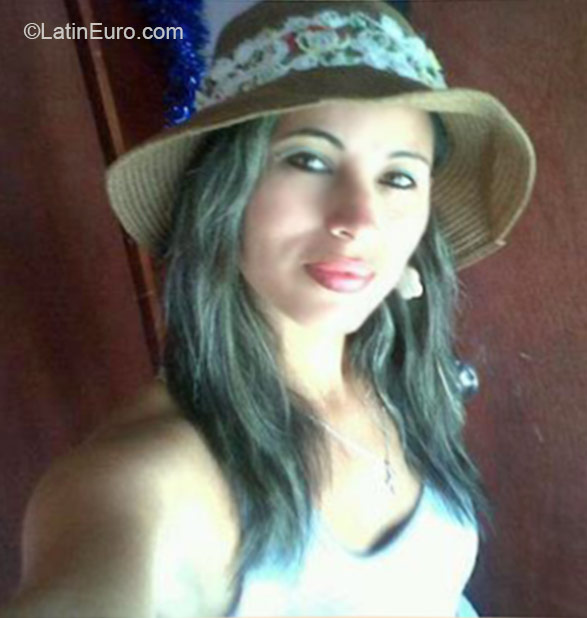 Date this stunning Venezuela girl Dayana from Acarigua VE378