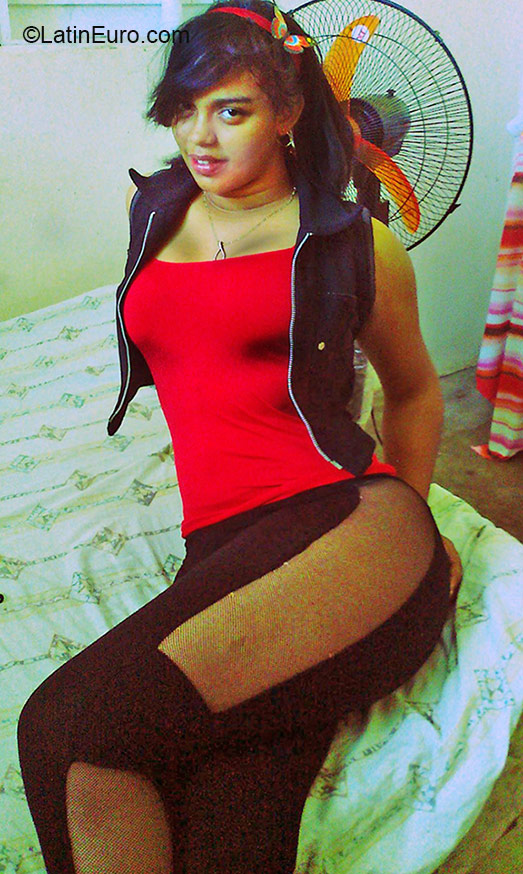 Date this fun Dominican Republic girl Leidy from Bani DO21126
