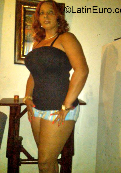 Date this good-looking Dominican Republic girl Aridia from Santo Domingo DO21136