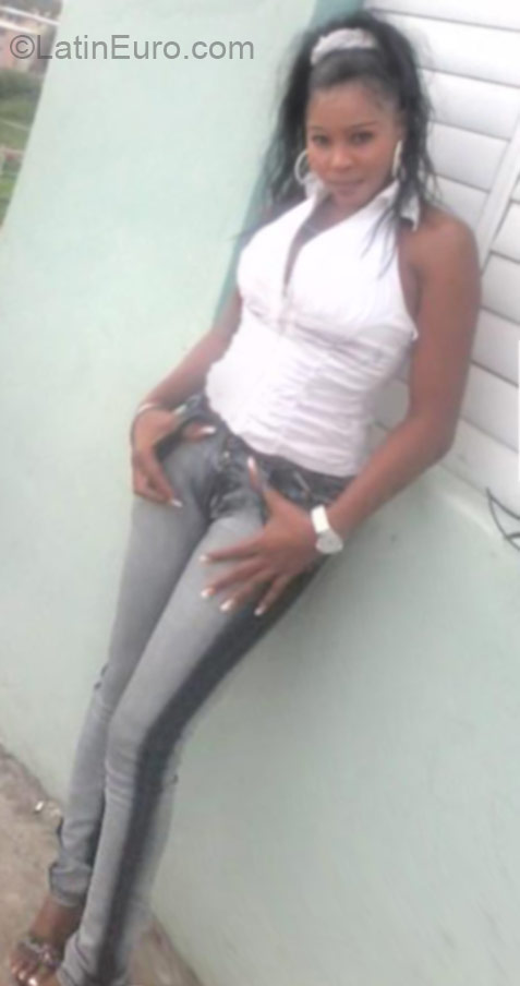 Date this hot Dominican Republic girl Margarita from Santo Domingo DO21155