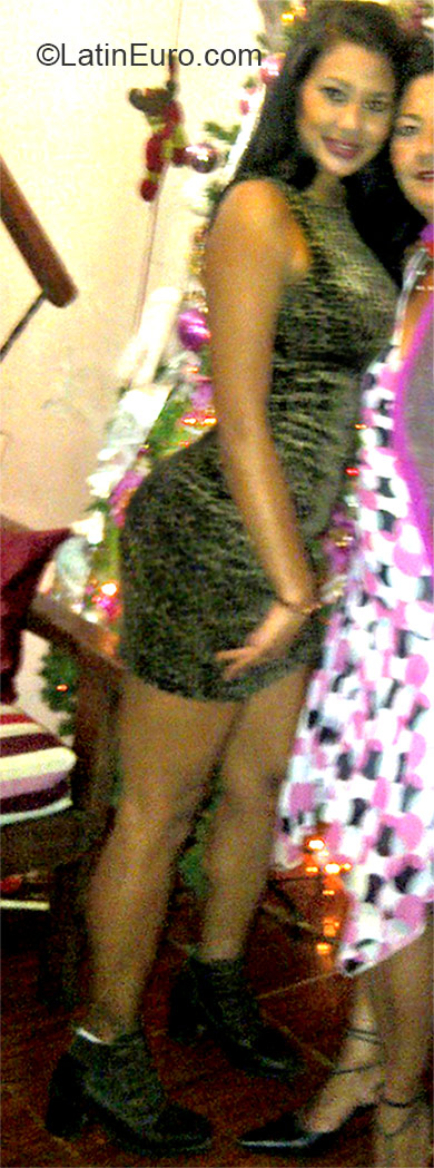 Date this pretty Venezuela girl Genesis from Los Teques VE390