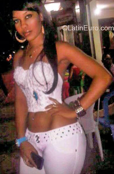 Date this sultry Dominican Republic girl Anyela from Barahona DO21179