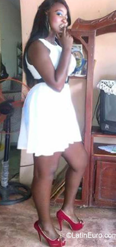 Date this foxy Dominican Republic girl Thania from Santo Domingo DO21186