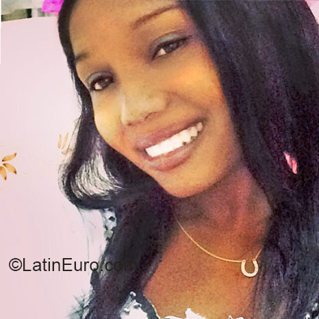 Date this athletic Dominican Republic girl Raiza from Santo Domingo DO21240