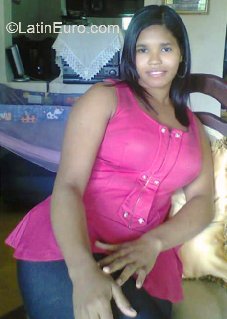 Date this voluptuous Dominican Republic girl Arisleidy from Santo Domingo DO21242