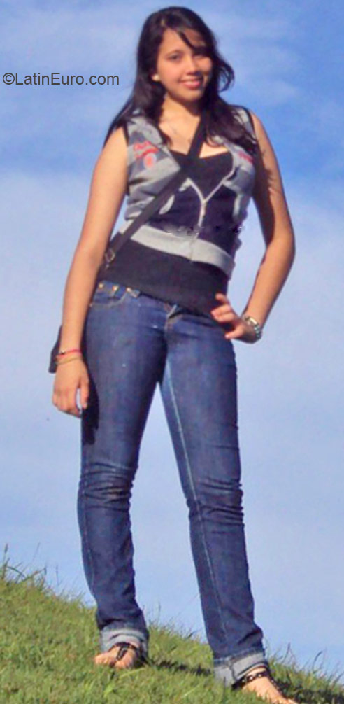 Date this foxy Venezuela girl Ashly from Maracay VE401