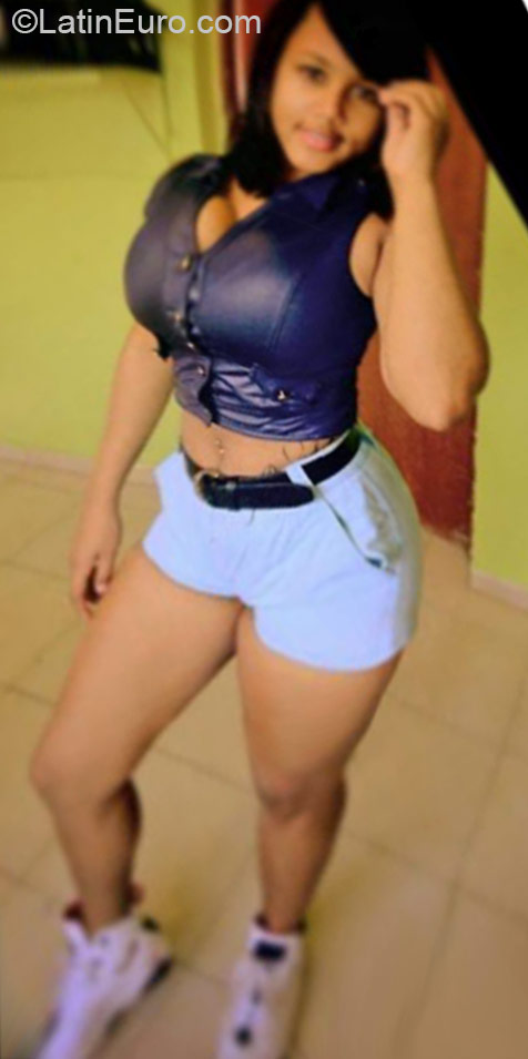Date this hot Dominican Republic girl Maria from Santo Domingo DO21356
