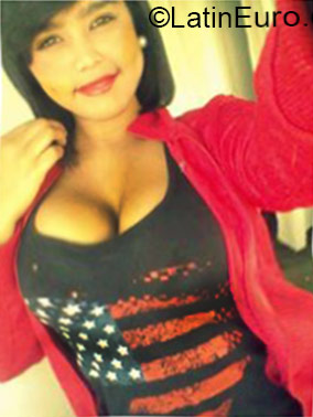 Date this attractive Venezuela girl Emily from Caracas VE405