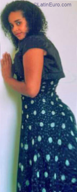 Date this stunning Dominican Republic girl Dariena from Santo Domingo DO21476