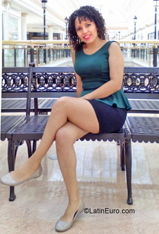 Date this hot Spain girl Abigai from Madrid HN1460