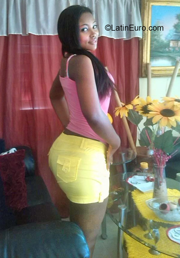 Date this nice looking Dominican Republic girl Maria teresa from Santo Domingo DO21549