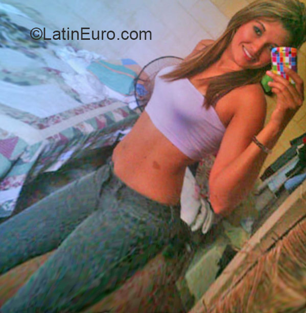Date this delightful Honduras girl Gloria Samantha from Honduras HN1482
