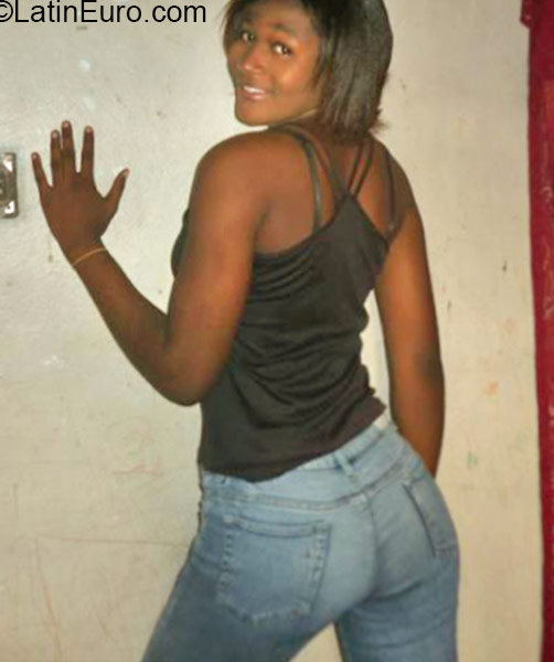 Date this nice looking Jamaica girl Zaporiah from Kingston JM1978