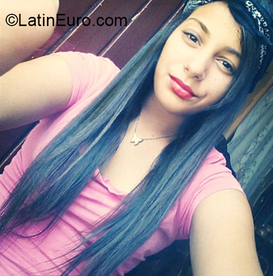 Date this exotic Dominican Republic girl Yarlenes from Santiago DO21632