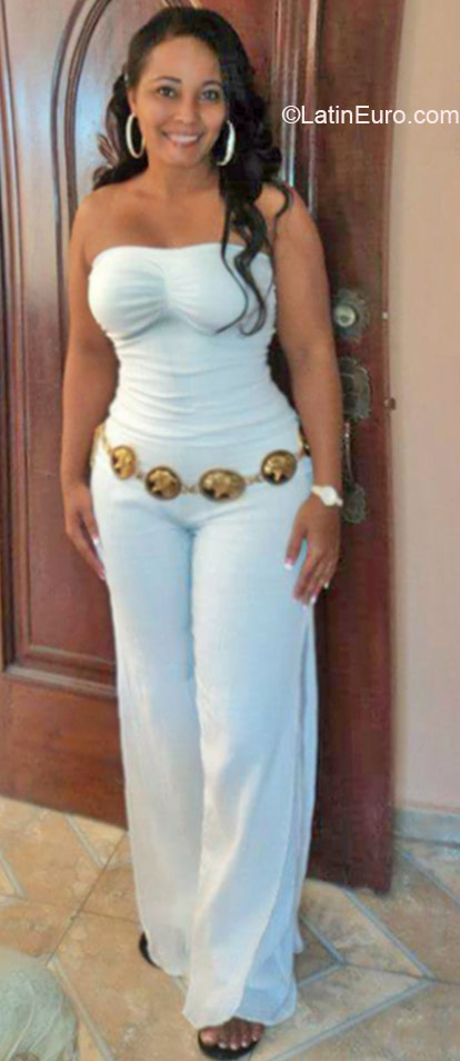 Date this pretty Dominican Republic girl Carolina from San Cristobal DO21661