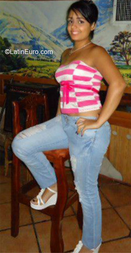 Date this pretty Venezuela girl Yusmily from Guatire VE438
