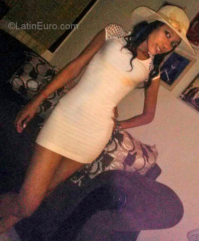 Date this exotic Dominican Republic girl Nisde from Santo Domingo DO21719